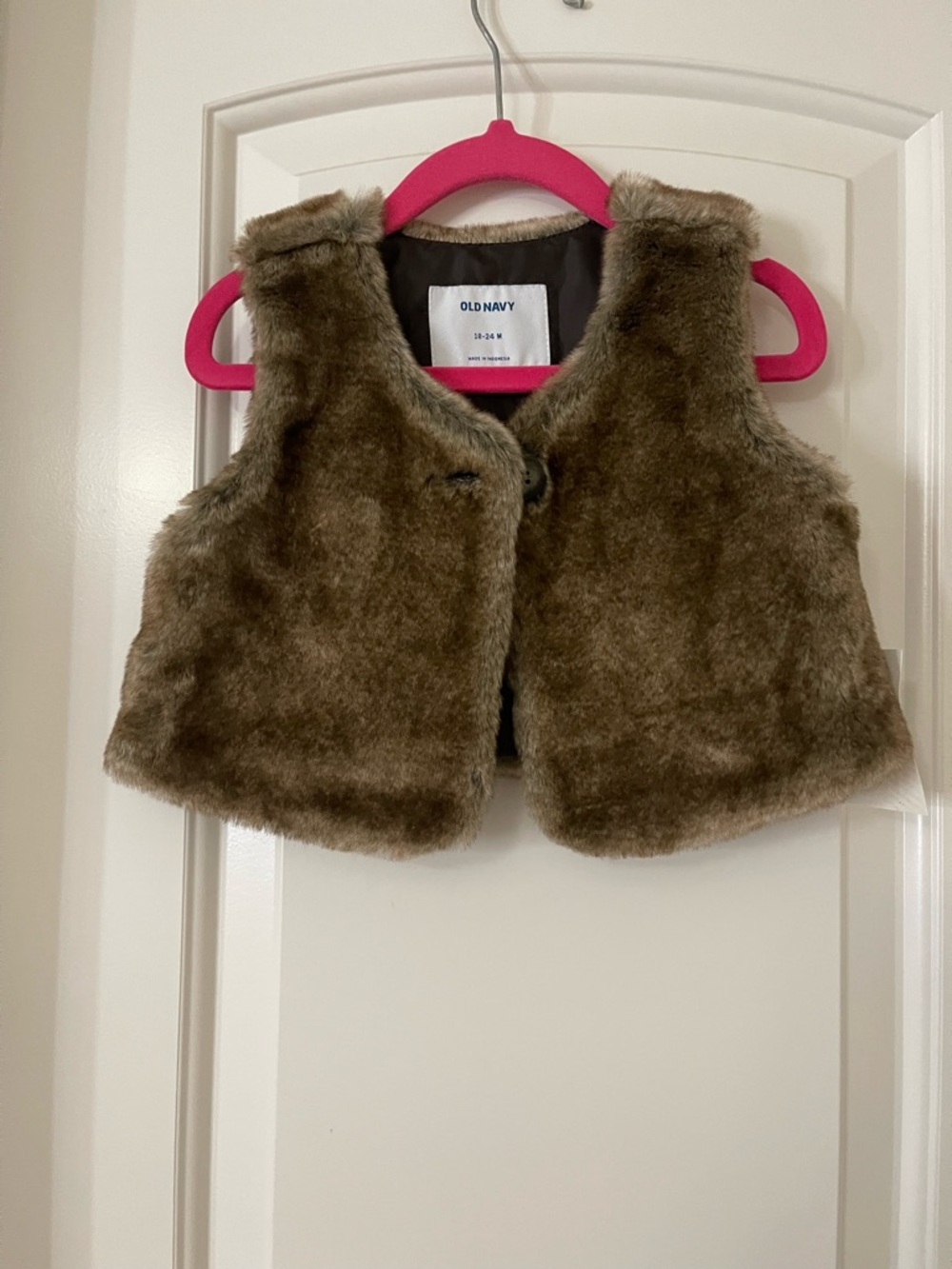 🎀Old Navy Faux Fur Vest in Brown